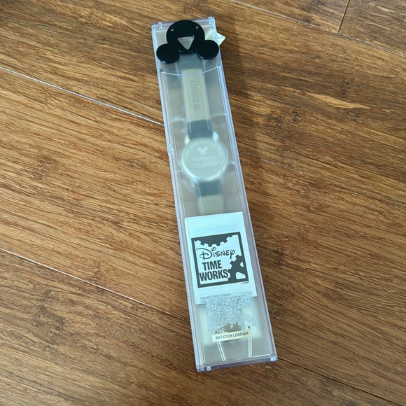 NIB Vintage Disney Time Works Santa Mickey Mouse Watch Leather Silver Christmas - Picture 4 of 7